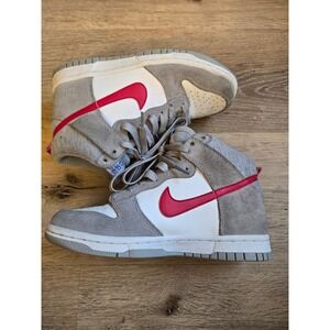 Nike Dunk High SE GS "Athletic Club" – Light Smoke Grey/ Red Size 4Y